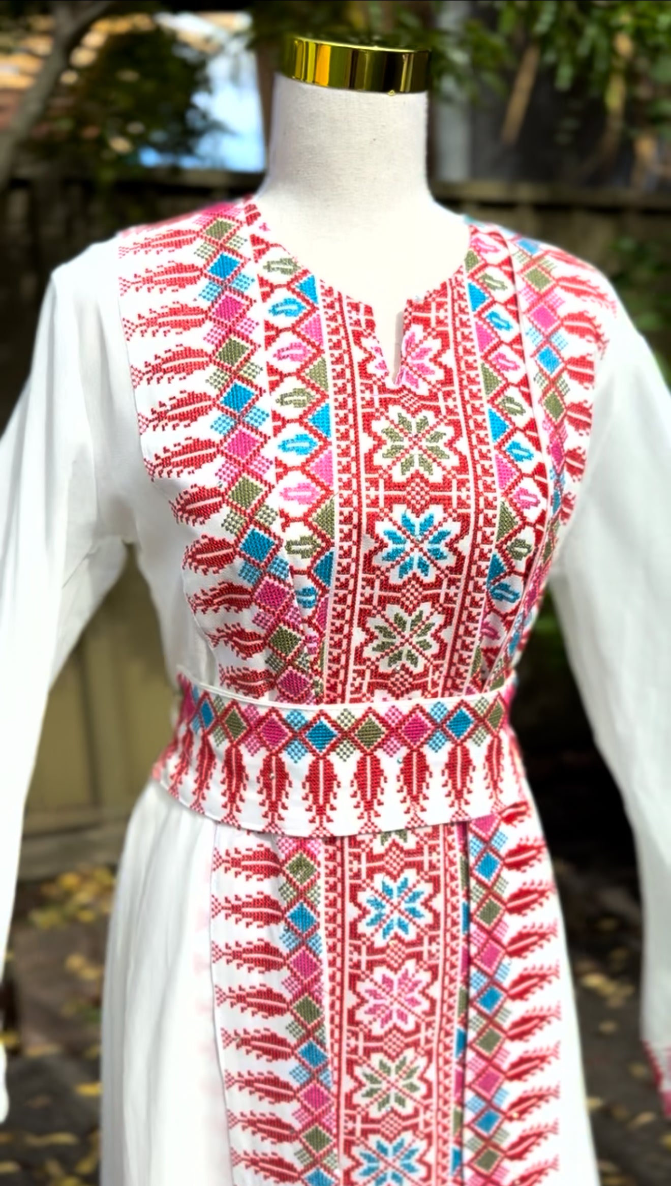 White and Red Sarwa Thobe