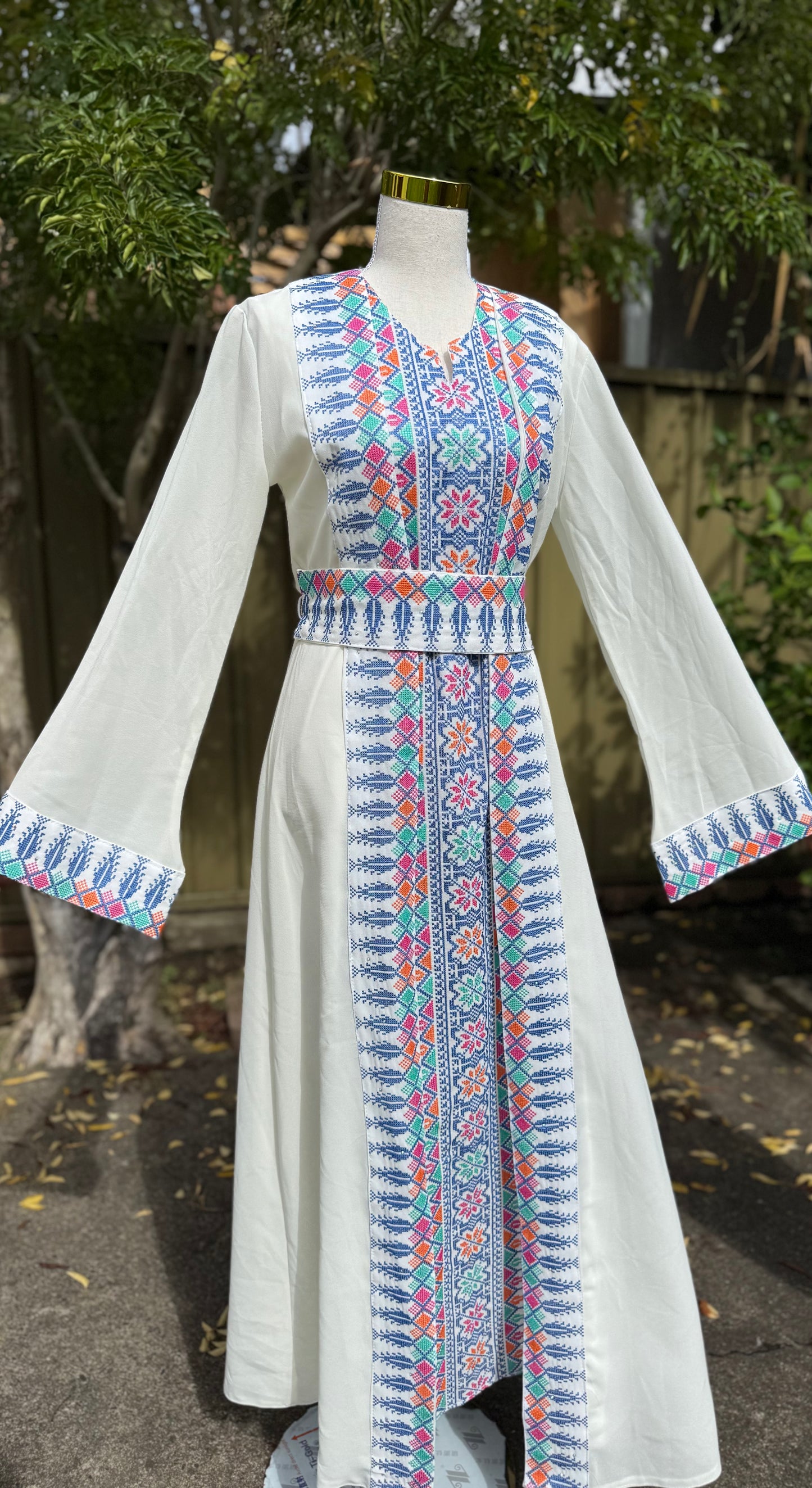 Blue and White Sarwa Thobe