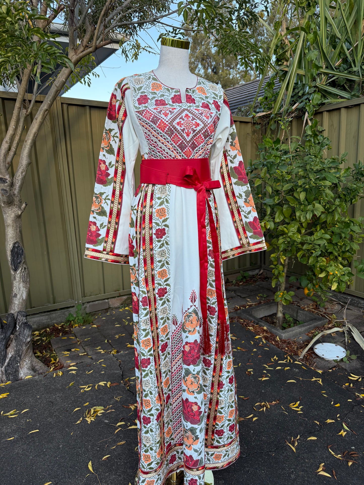 Warda of Palestine Thobe