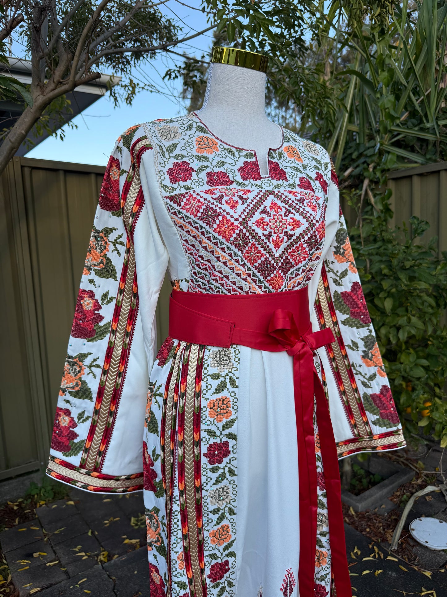 Warda of Palestine Thobe