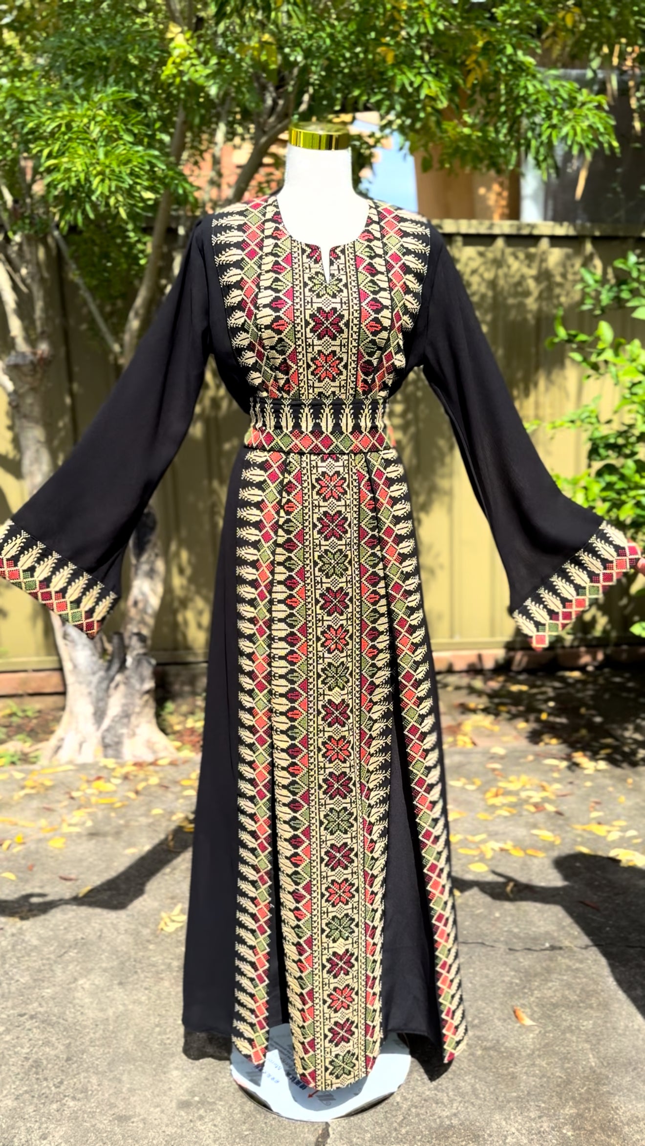 Gold and Black Sarwa Thobe