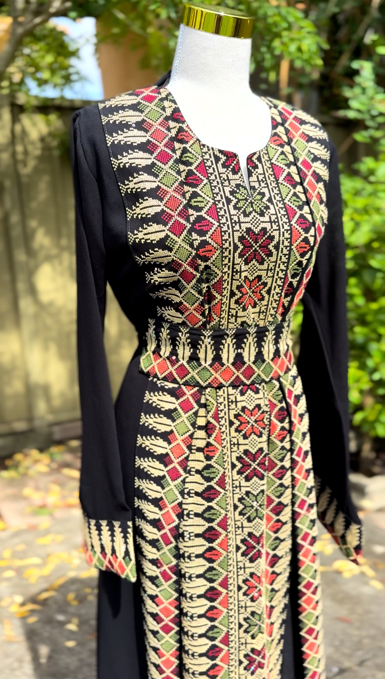 Gold and Black Sarwa Thobe