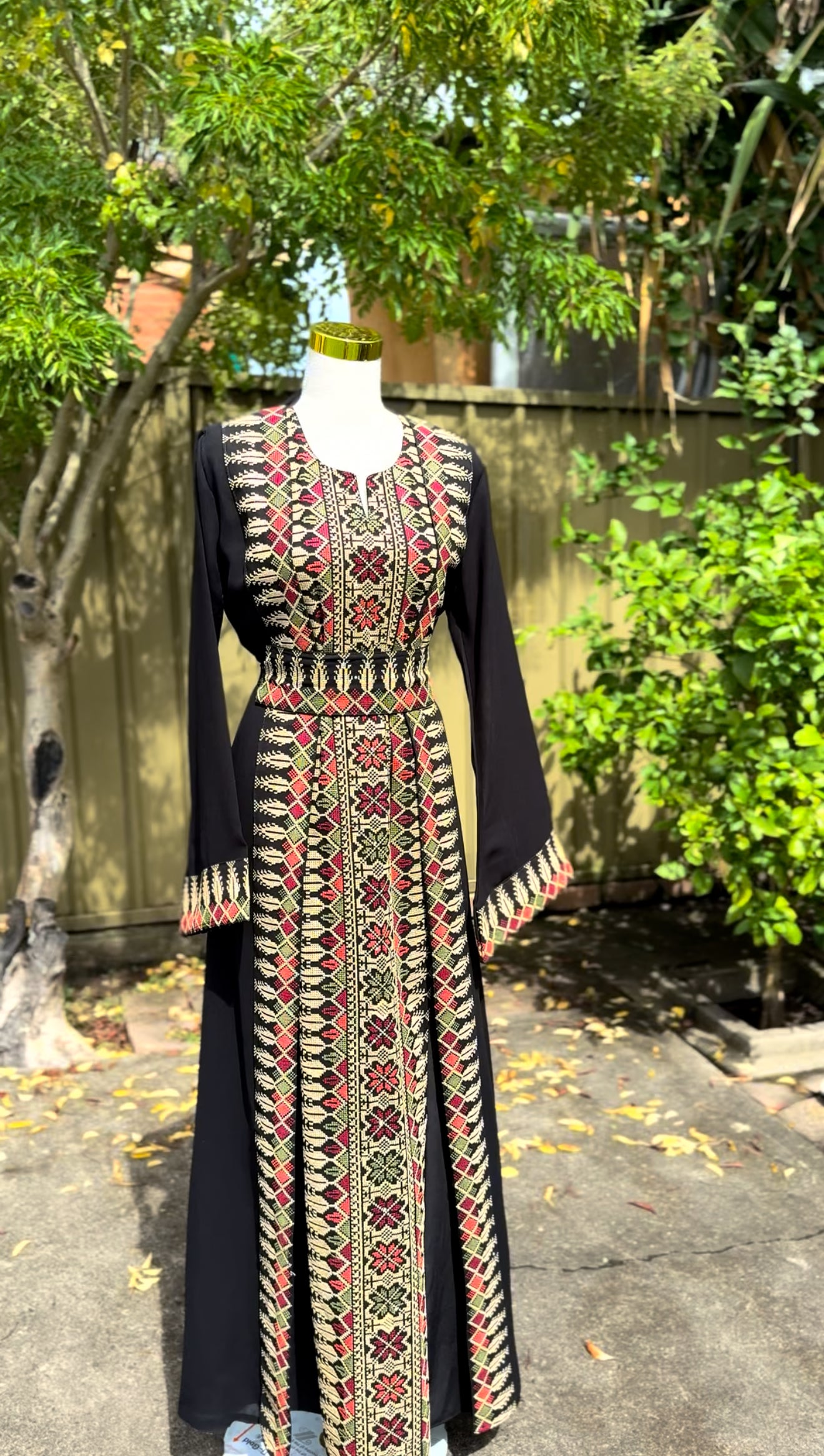 Gold and Black Sarwa Thobe