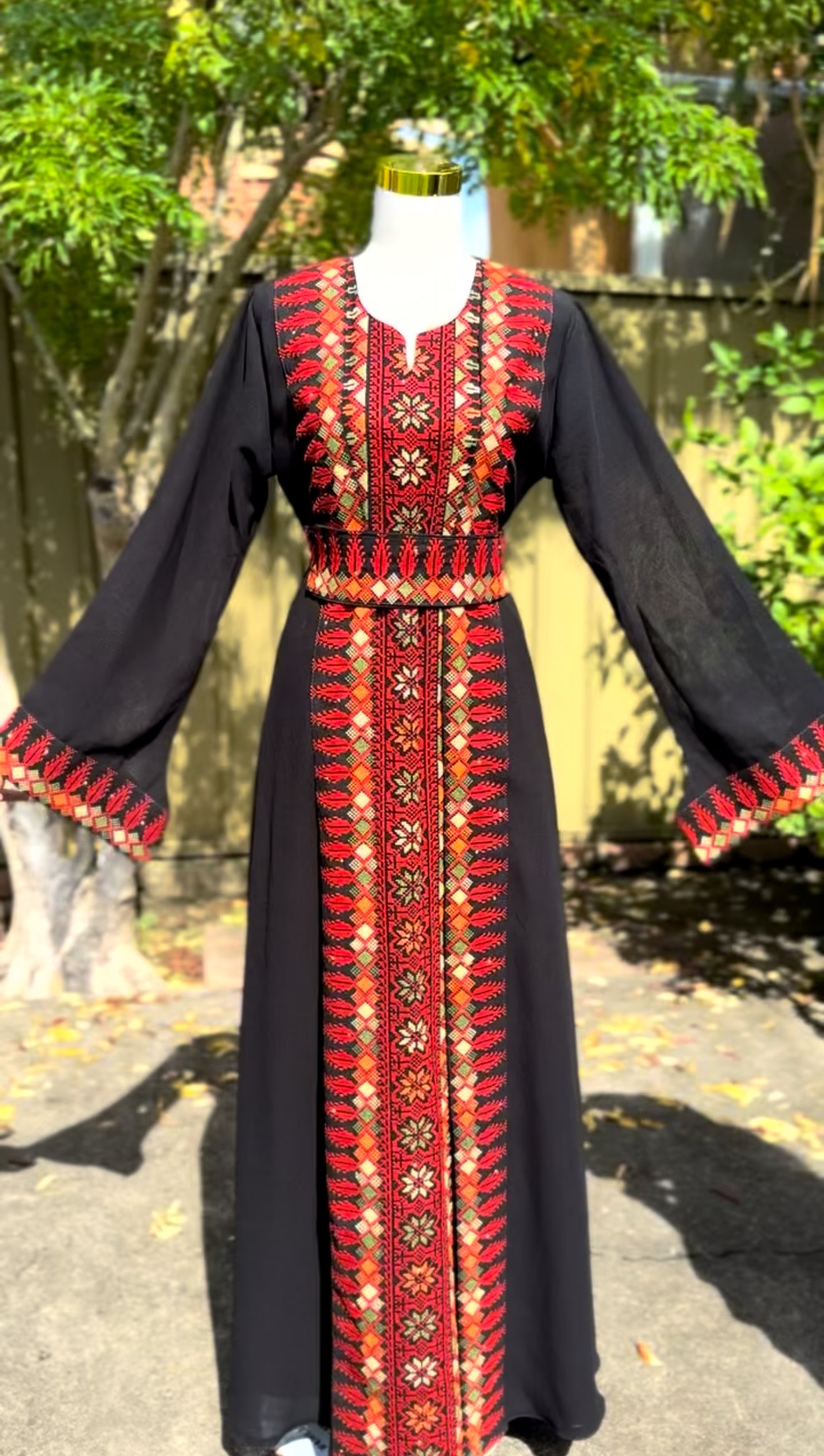 Red and Black Sarwa Thobe