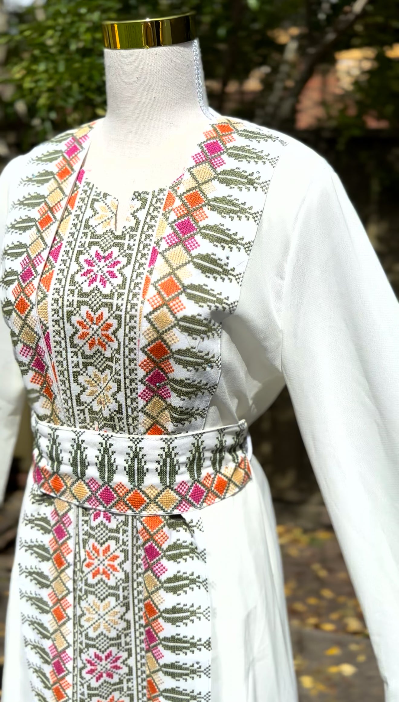 Green and White Sarwa Thobe