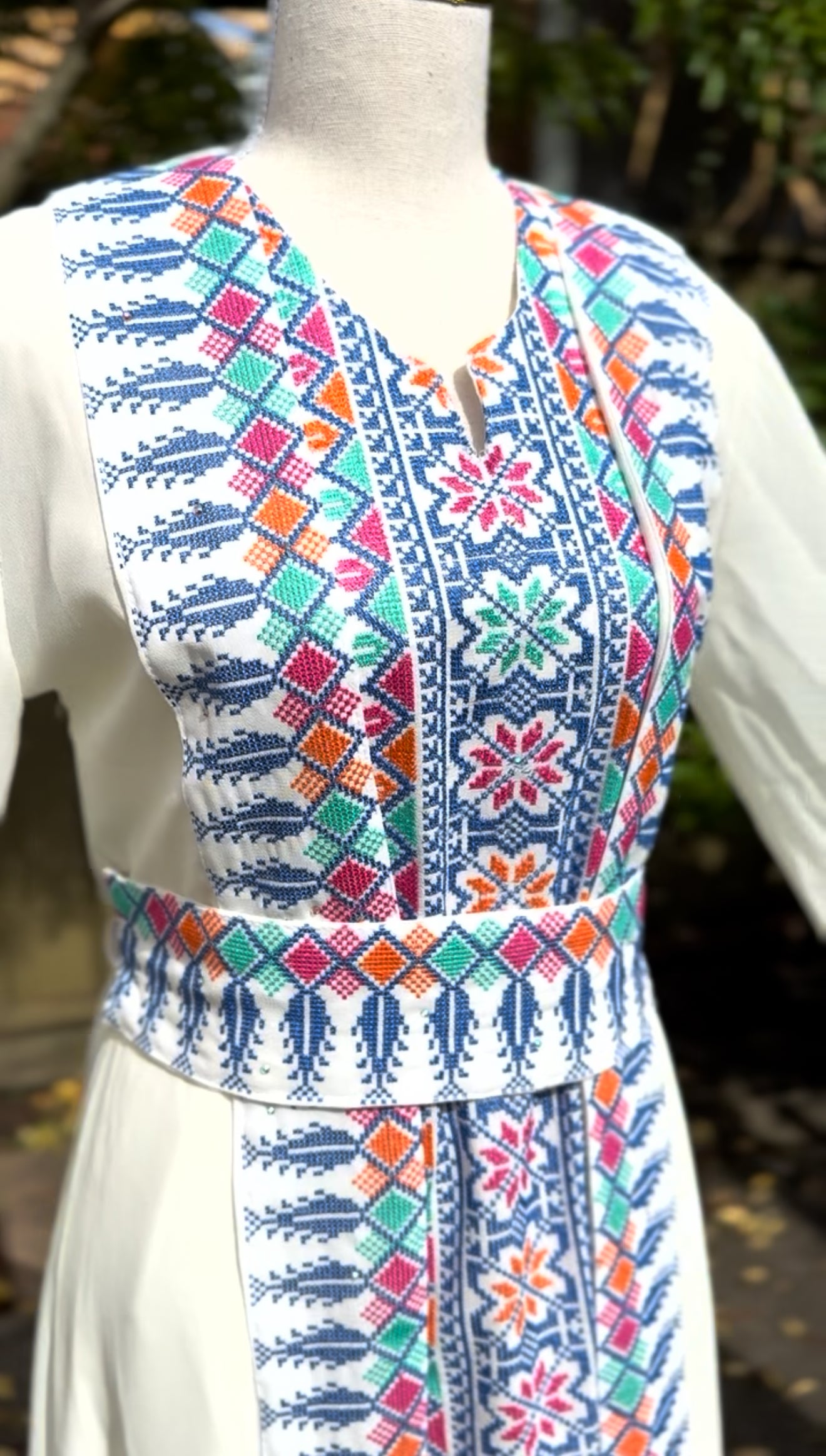 Blue and White Sarwa Thobe