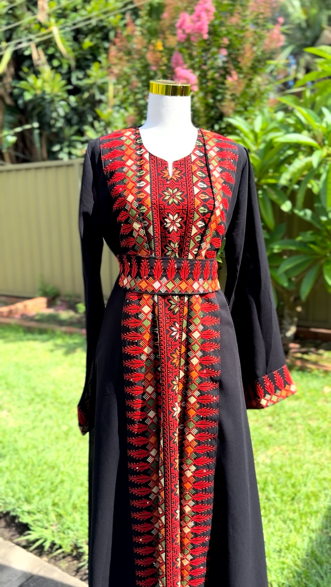 Red and Black Sarwa Thobe