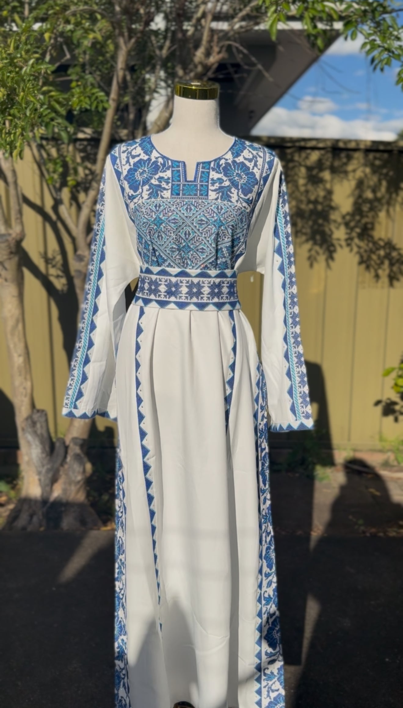 Blue and White Nazla Thobe