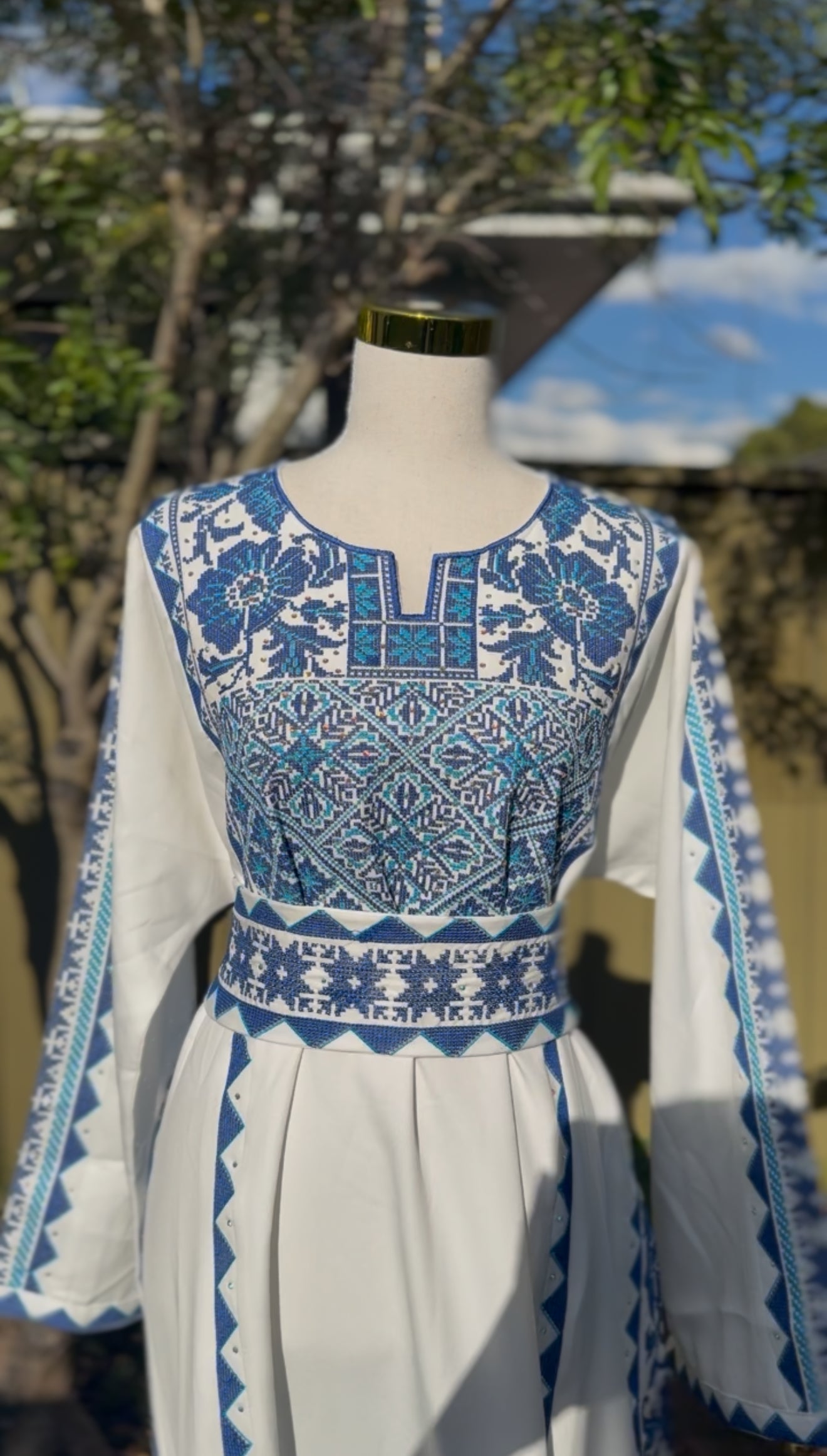 Blue and White Nazla Thobe